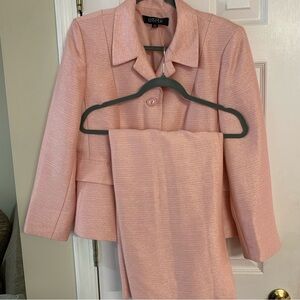 16P 16 Petite Kasper Two piece skirt suit pink, light sparkle to fabric.